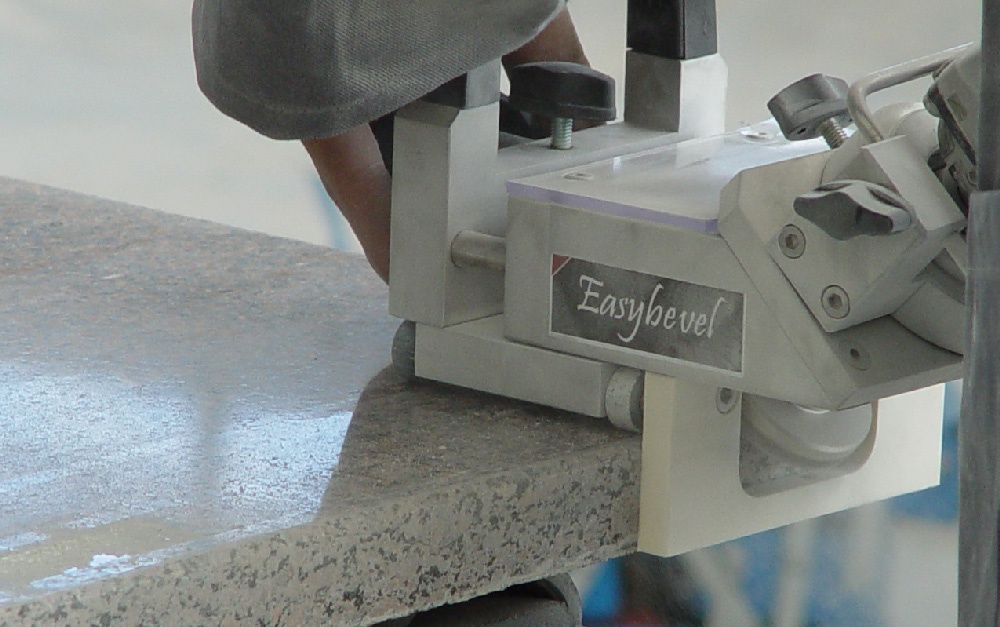 EASYBEVEL - La bisellatrice manuale per marmo, granito